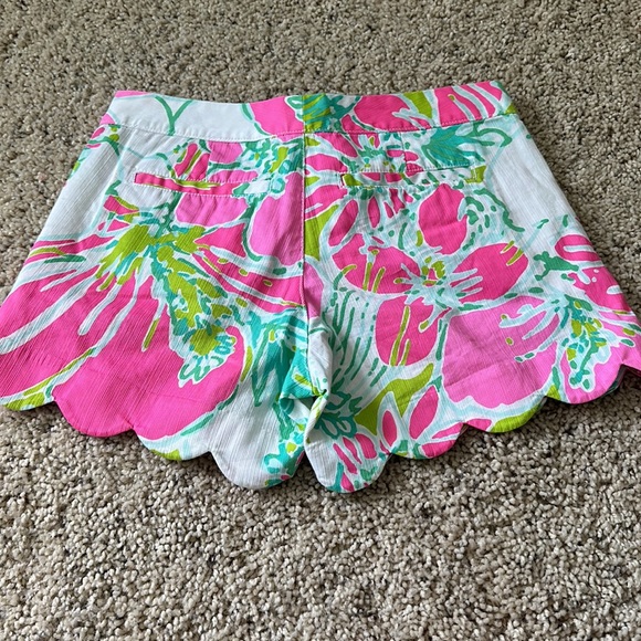 Lilly Pulitzer Buttercup shorts - Picture 2 of 2